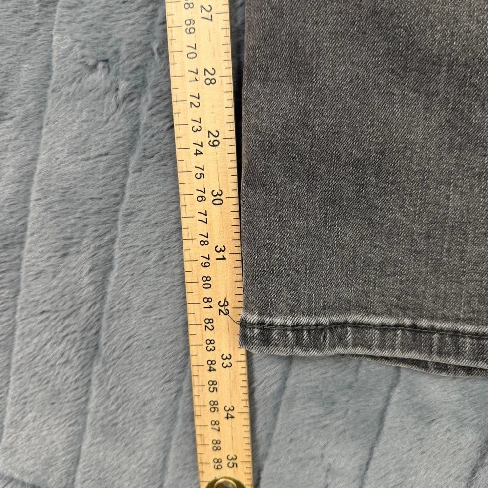 Levis please closure