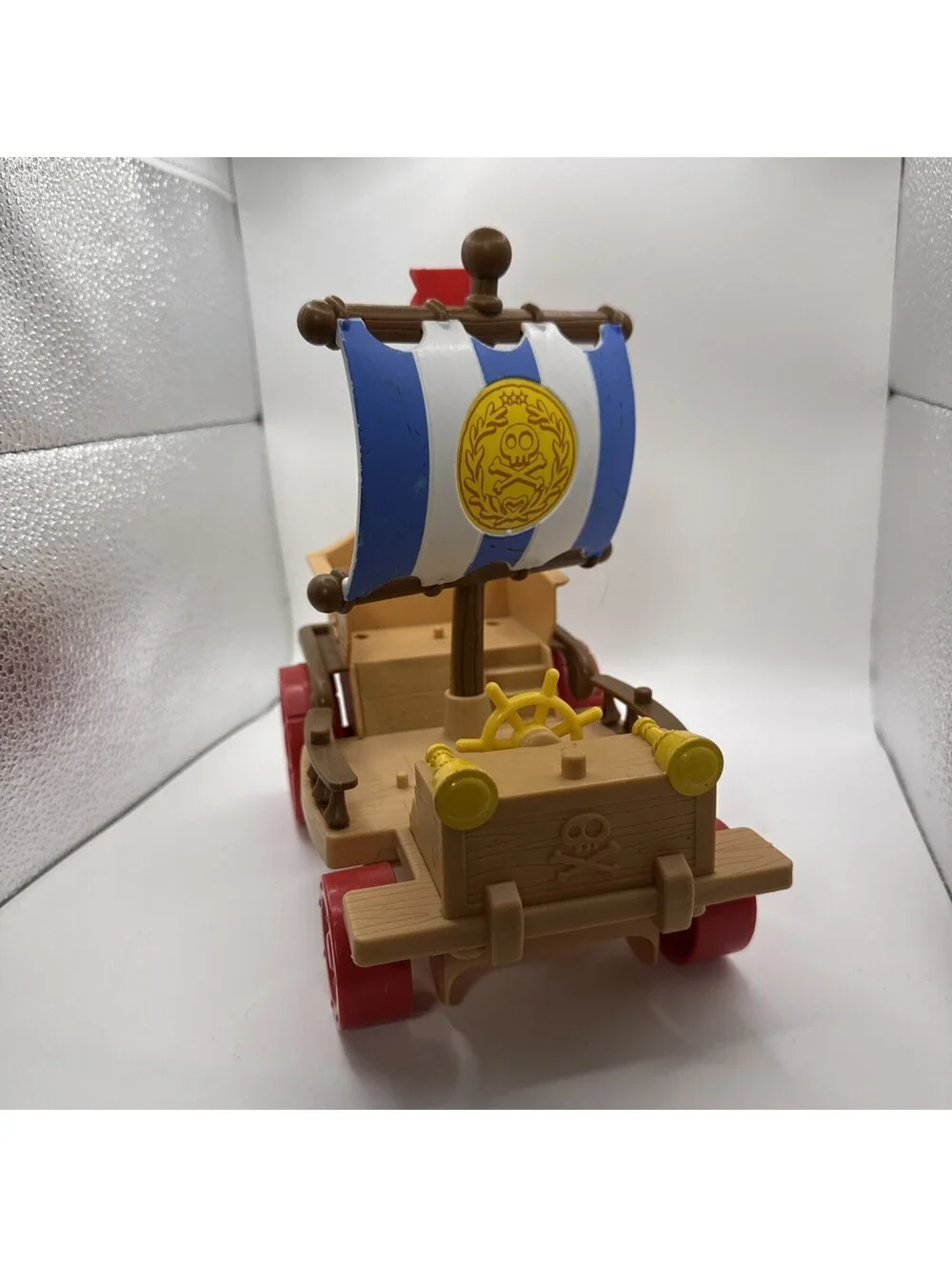 2012 Mattel Disney Jake & the Neverland Pirates Ship Car