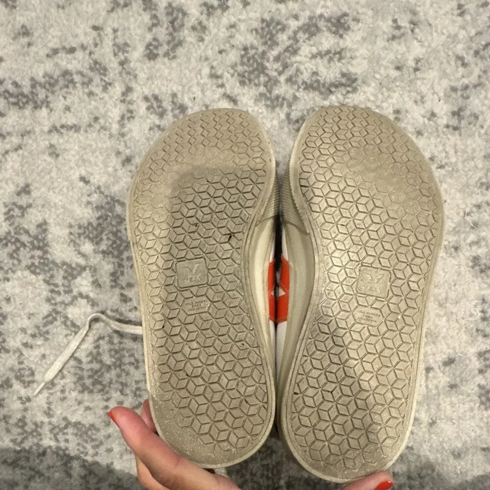 Veja leather low