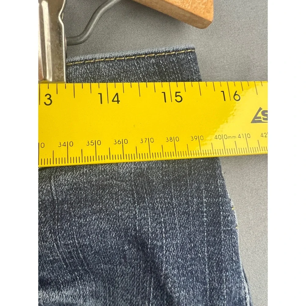 American Eagle Outfitters ships from