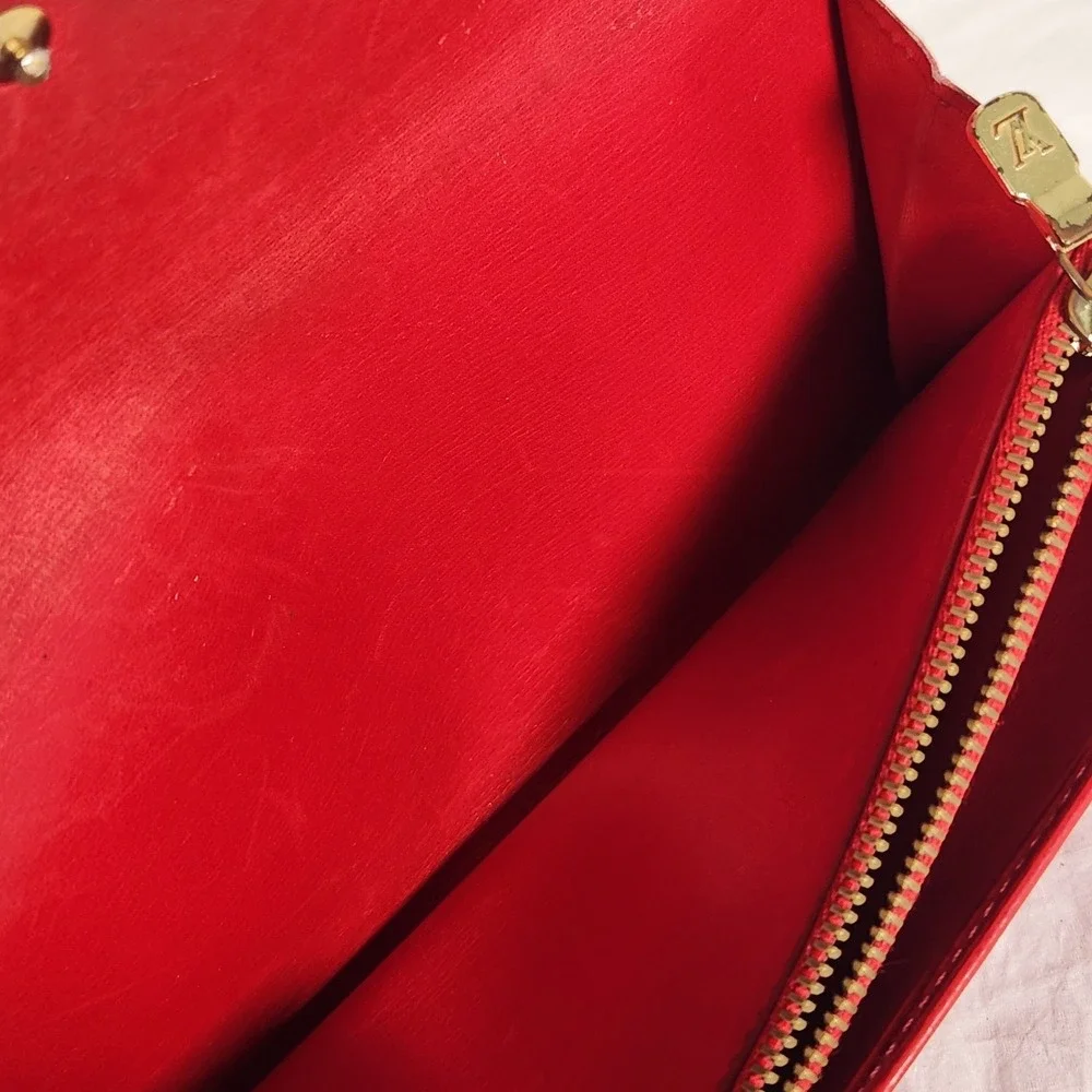 Louis Vuitton beautiful wallet