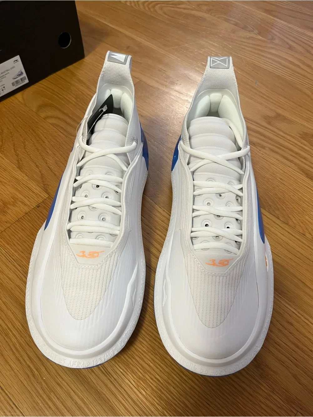 Li-Ning wow 11