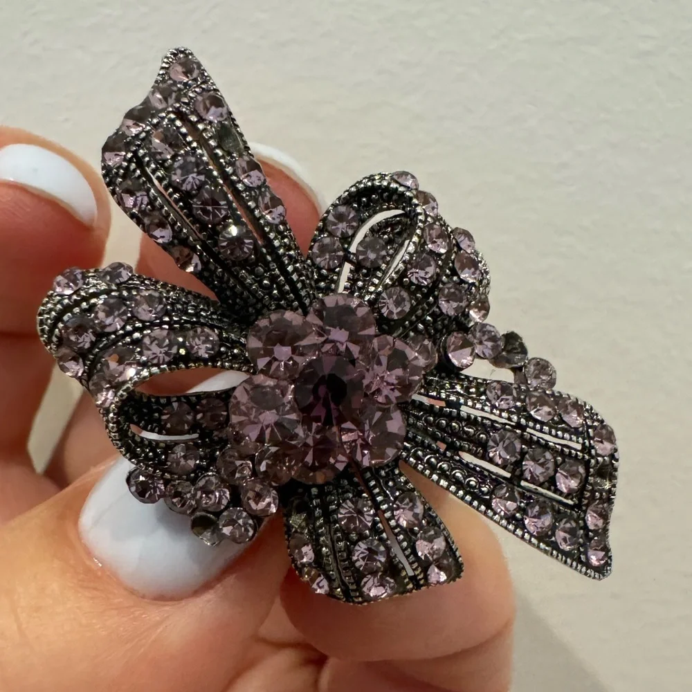 Beautiful Bow‎ Brooch EC