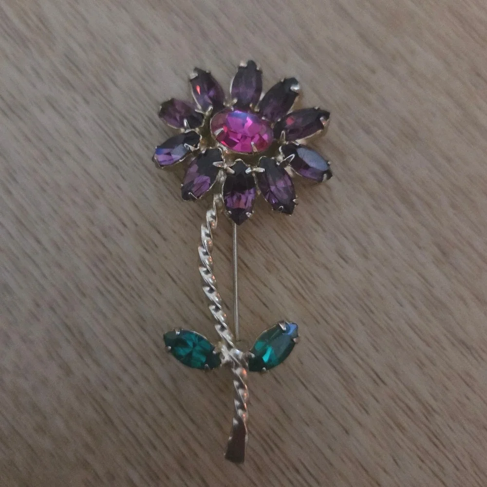 Vintage burst floral