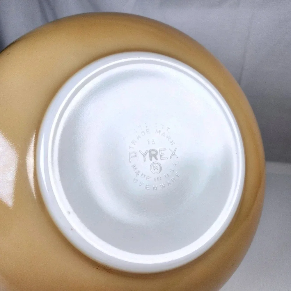 Pyrex vintage mixing