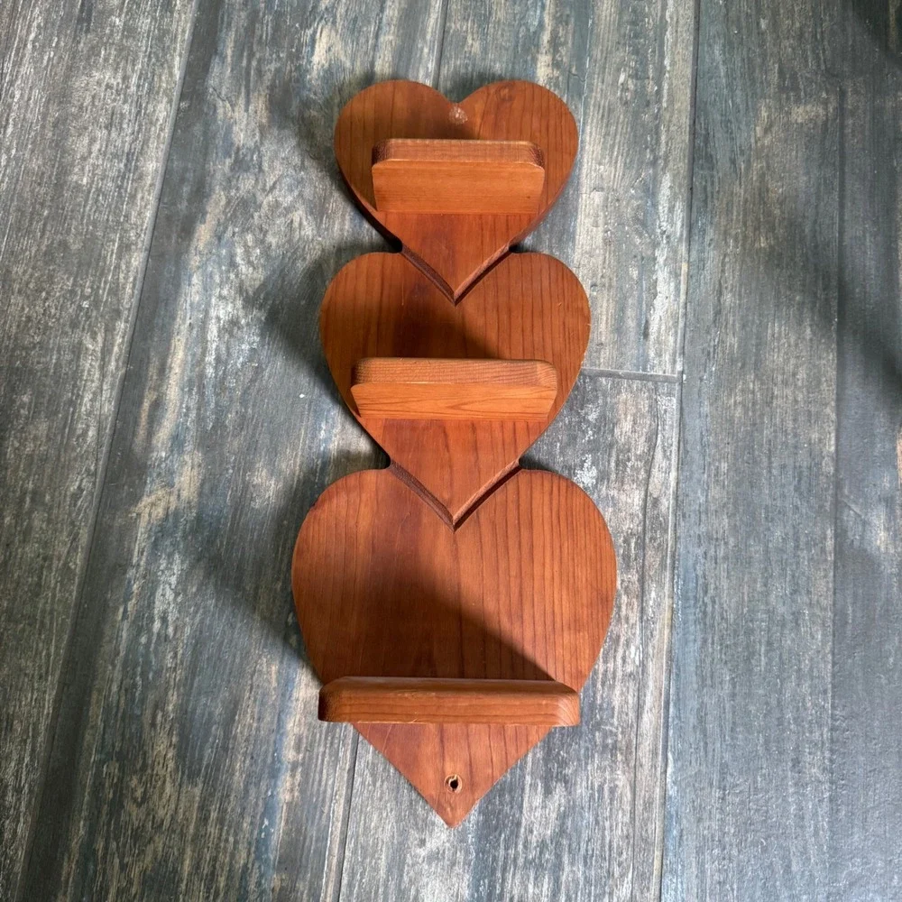 Vintage Heart‎ Wood Wall Trinket Shelf 20