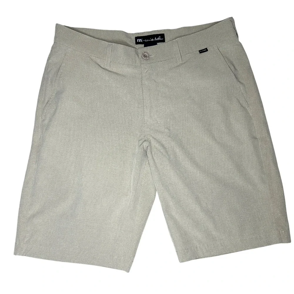 TravisMathew Mens Golf Shorts Khaki Tan Performance Stretch Size 32 10in Inseam