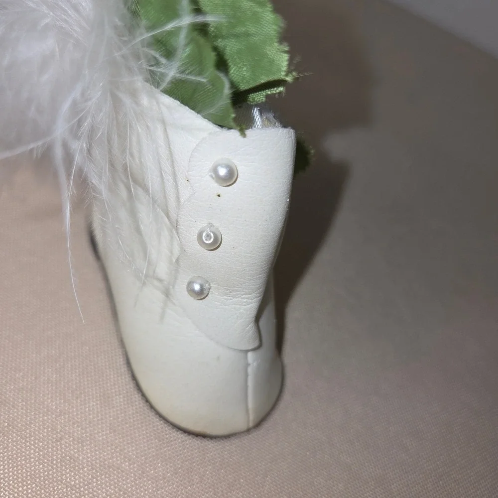 The Unbranded Brand delicate charm
