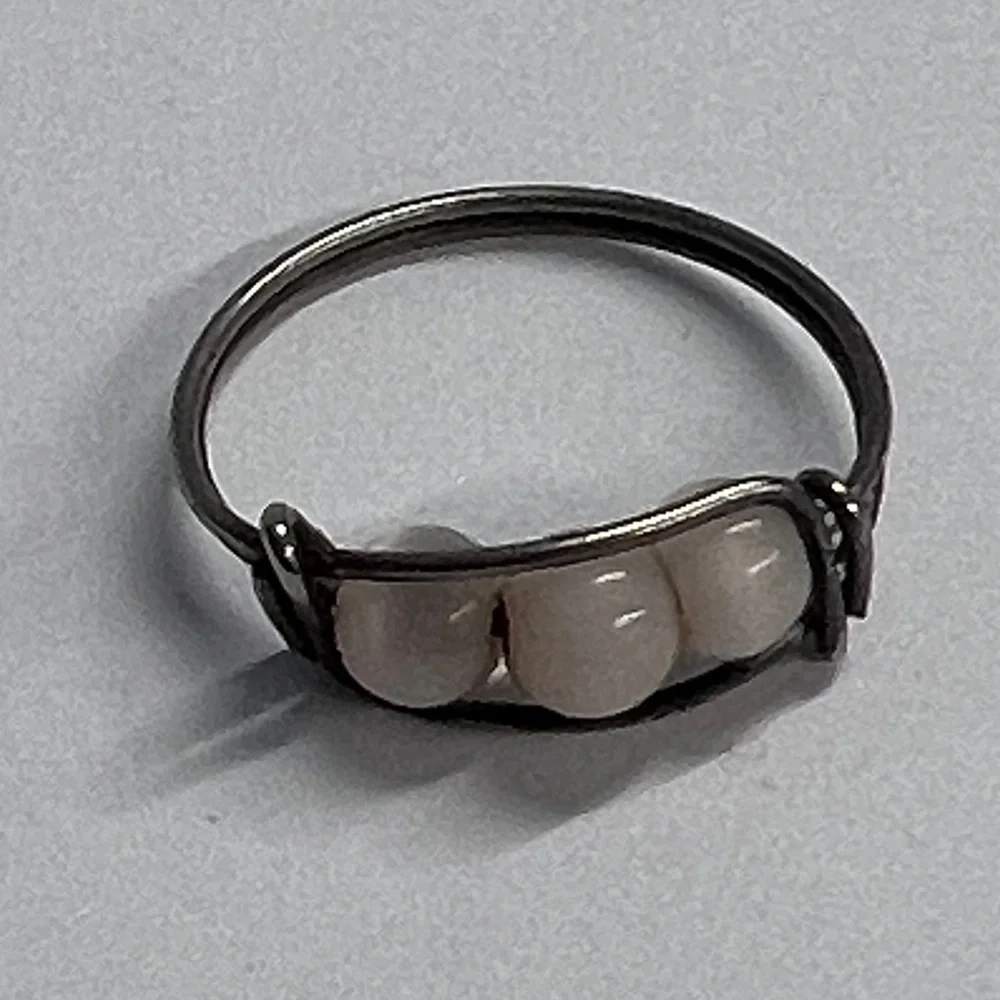 Silvertone Metal Pearlescent Beads Size 5 Ring
