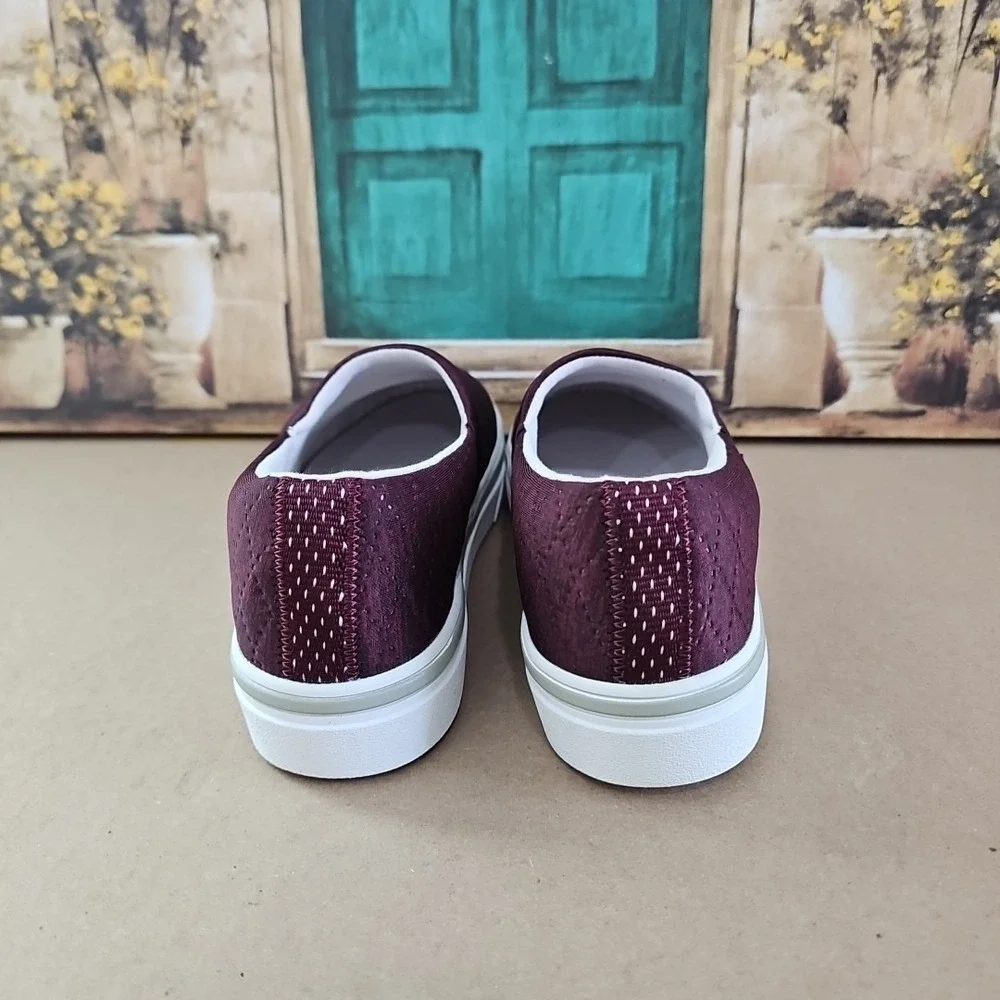 Reebok Katura‎ Slip On Casual Sneaker Trainer Shoes Woman's Size 7.5 FZ0476