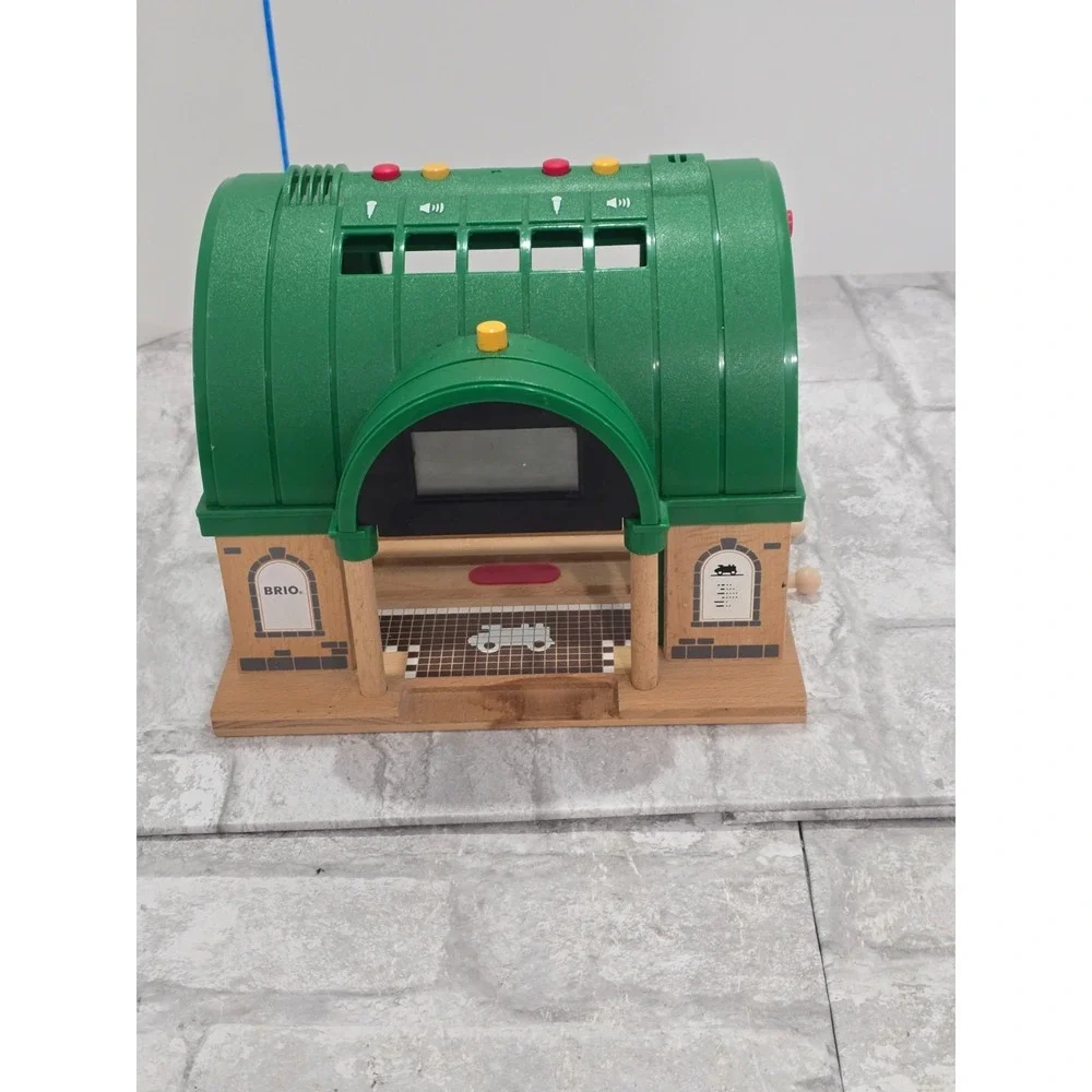 BRIO 33655 Train Central RR Station SOUNDS Microphones Working‎ VIDEO Flaw