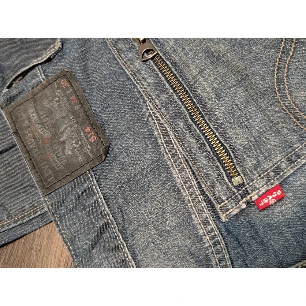 Levis minor white
