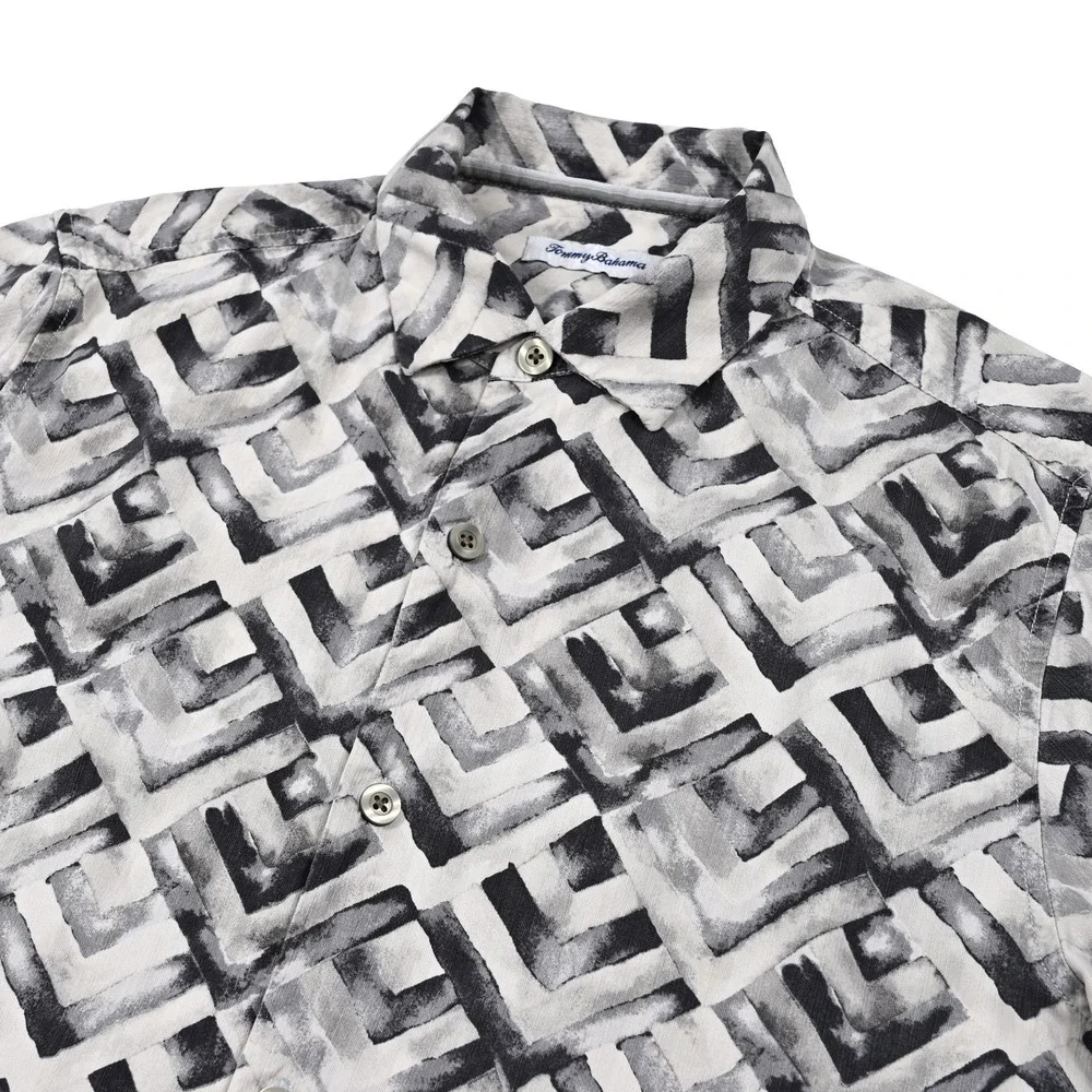 Tommy Bahama Shirt Men's Medium‎ 100% Silk Button Up Short Sleeve Beach Resort