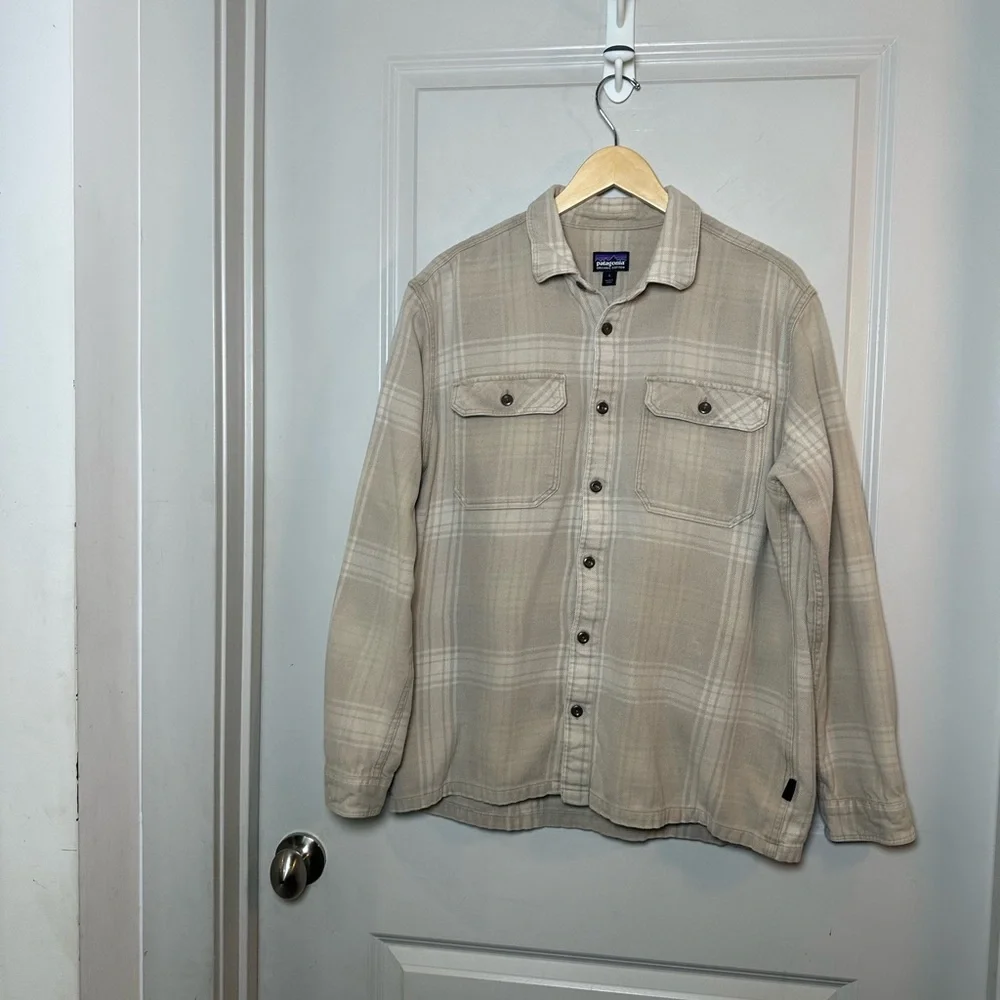 Patagonia 28” cream shirt