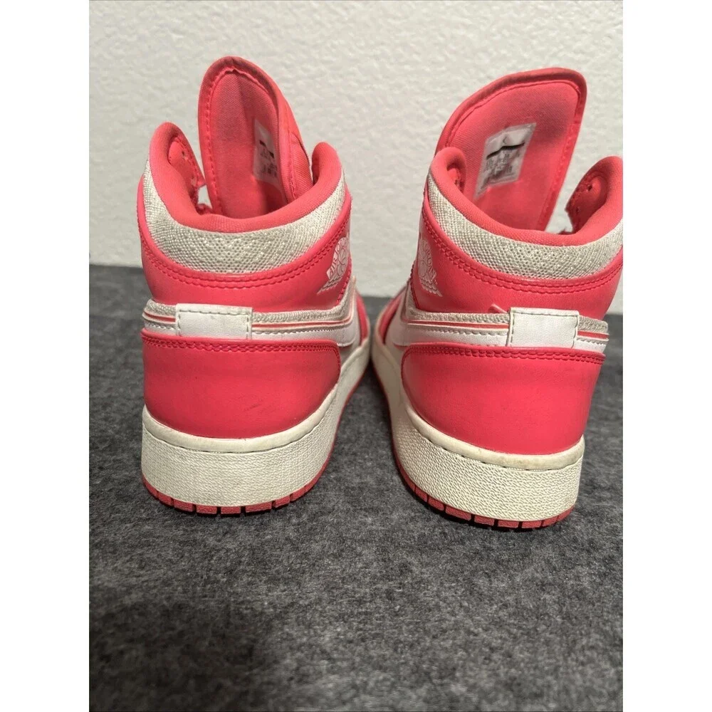 Nike product pair