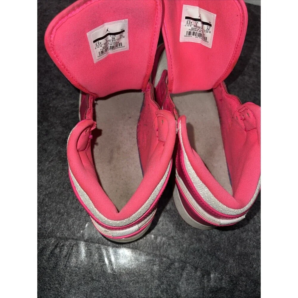 Nike product pair