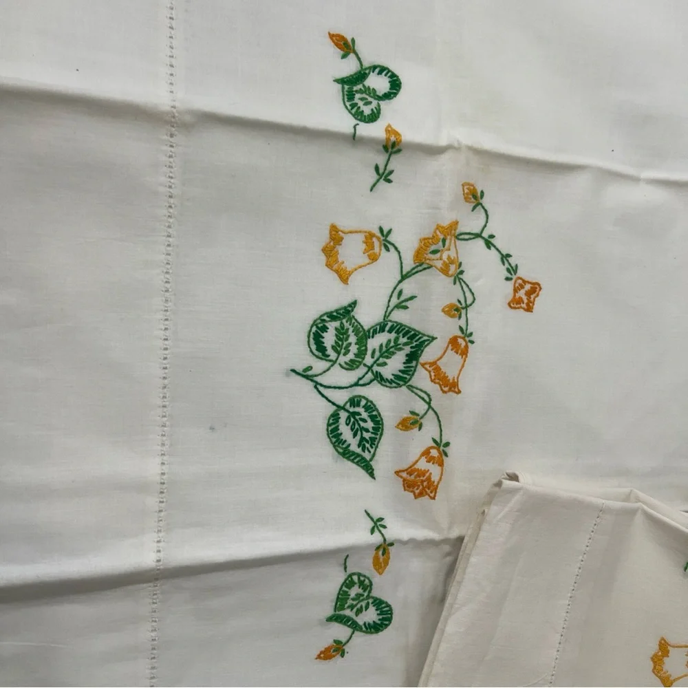 N/A elegant pillowcase