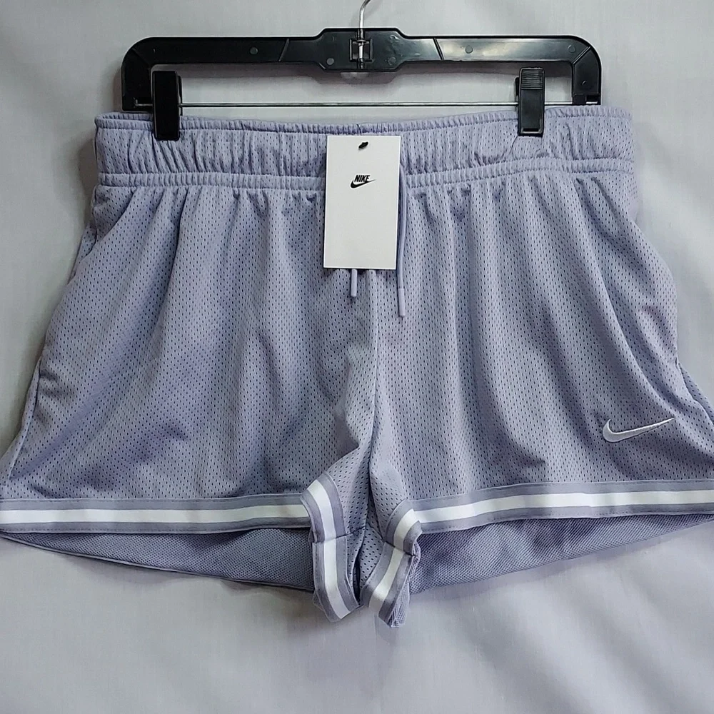 NWT Nike loose fit mid rise‎ women's athletic shorts