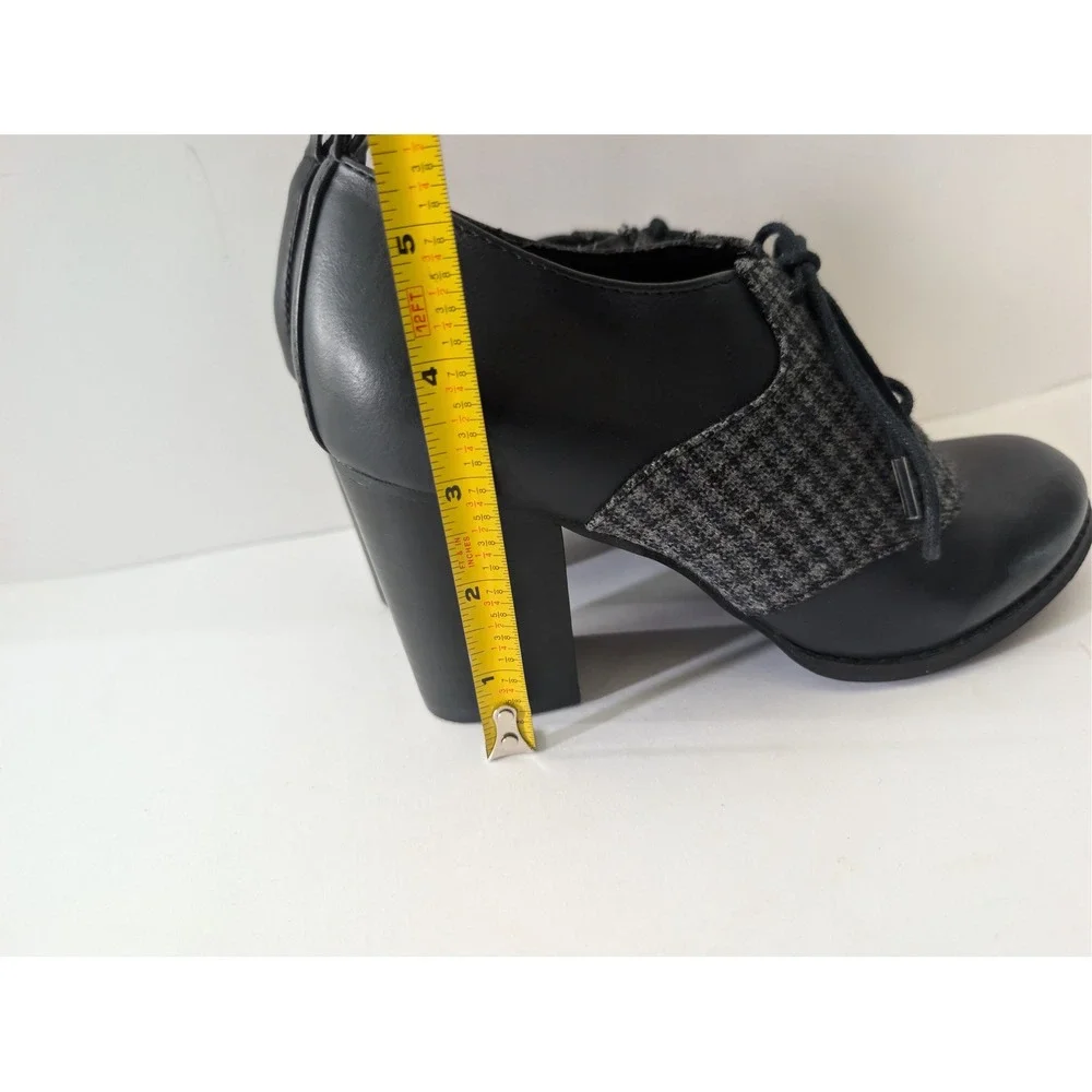 Restricted lace up