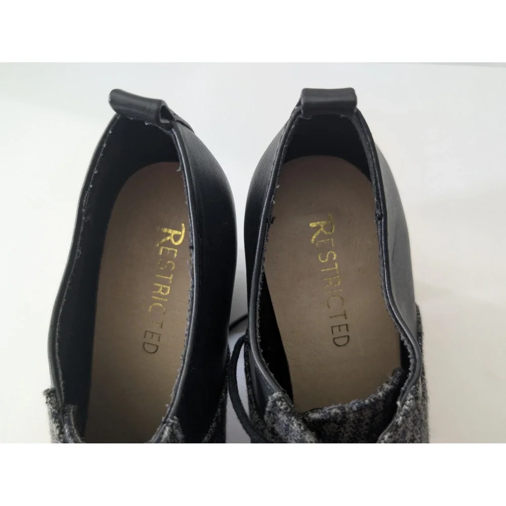Restricted lace up