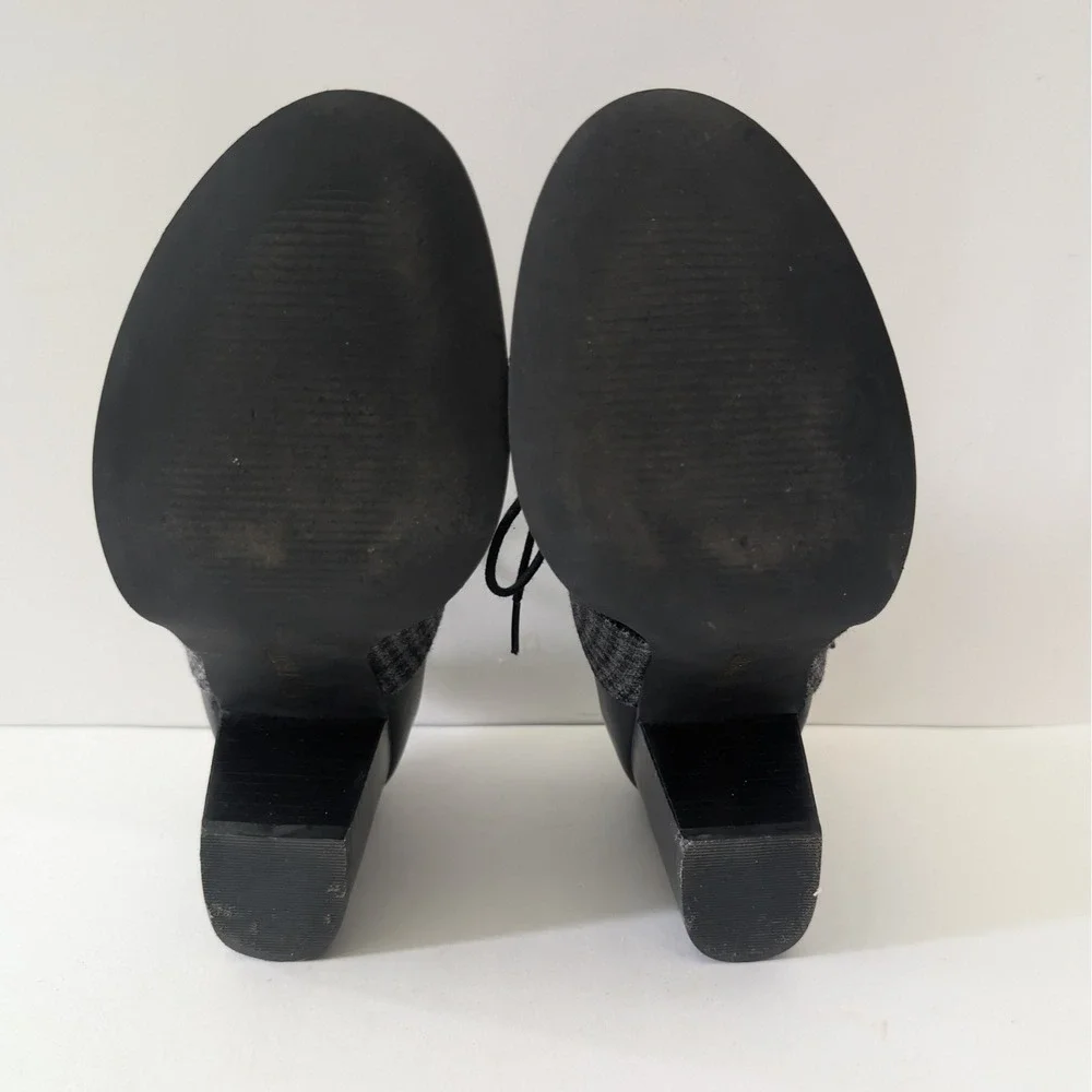 Restricted lace up
