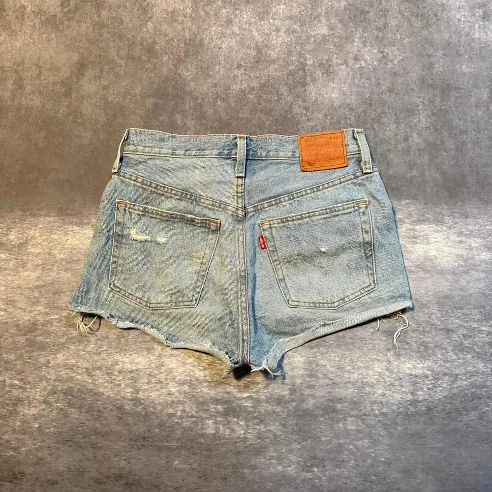 Levis measurements shown