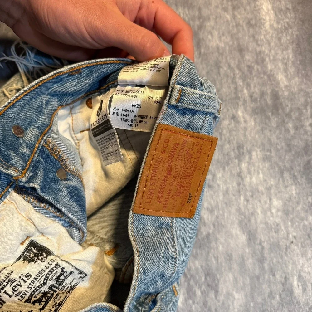 Levis measurements shown
