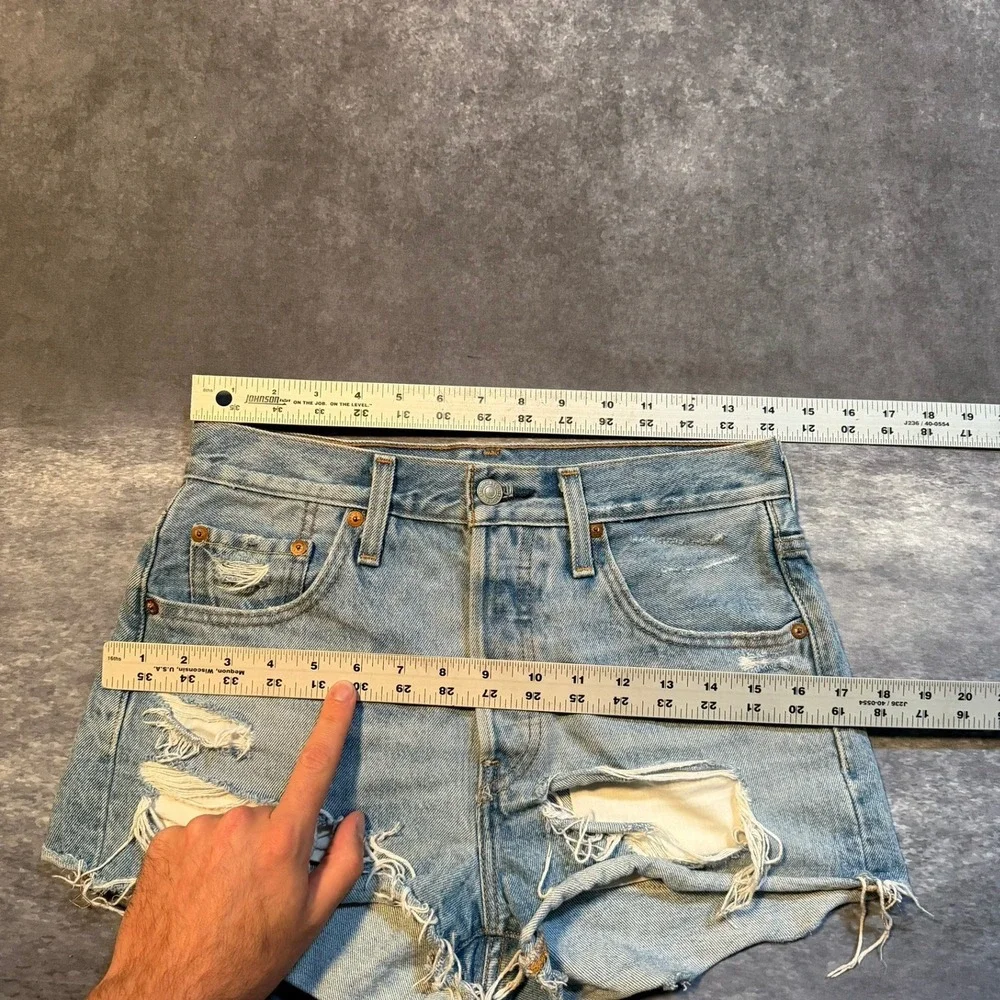 Levis measurements shown