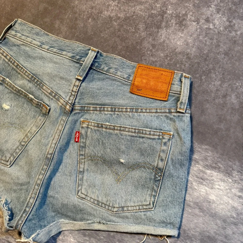 Levis measurements shown