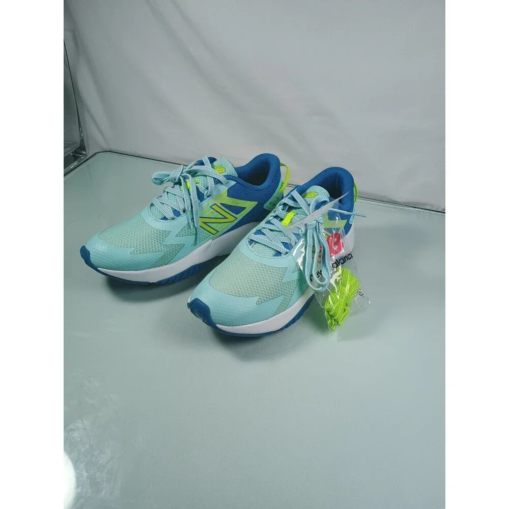 New Balance product pair