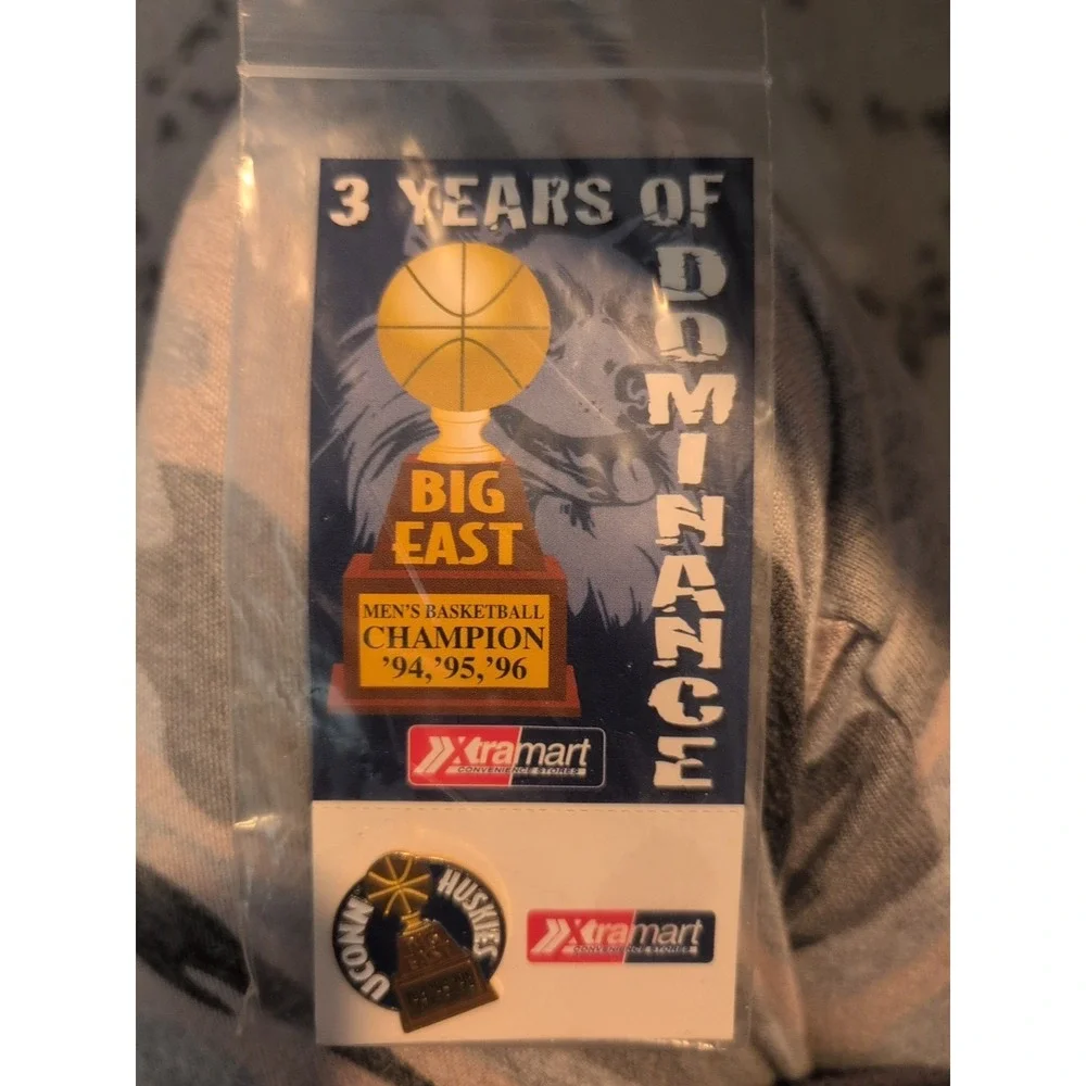 UCONN CONNECTICUT HUSKIES - BIG EAST 1994‎ 1995 1996 1.25