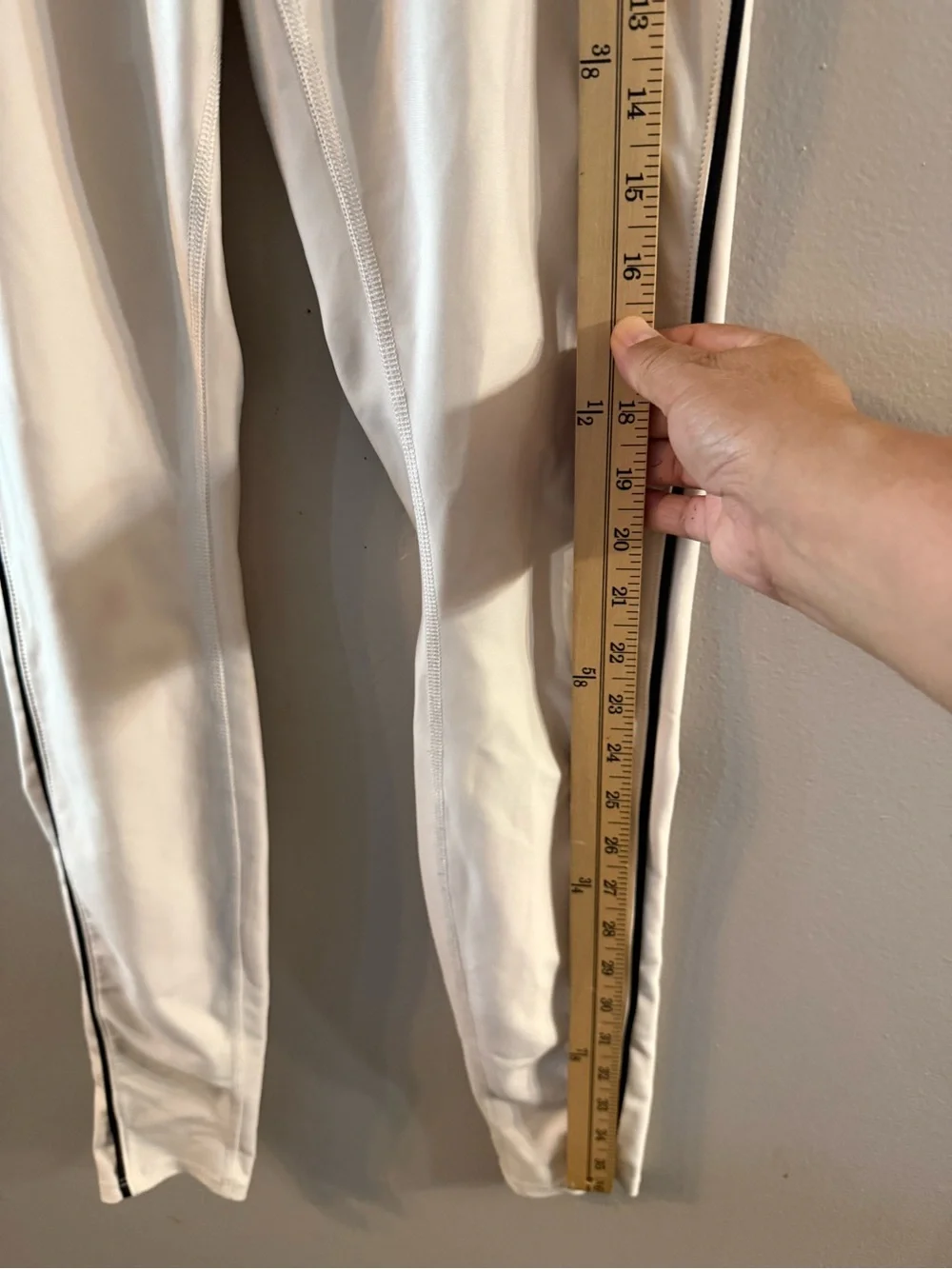 ALO Yoga soft stretch