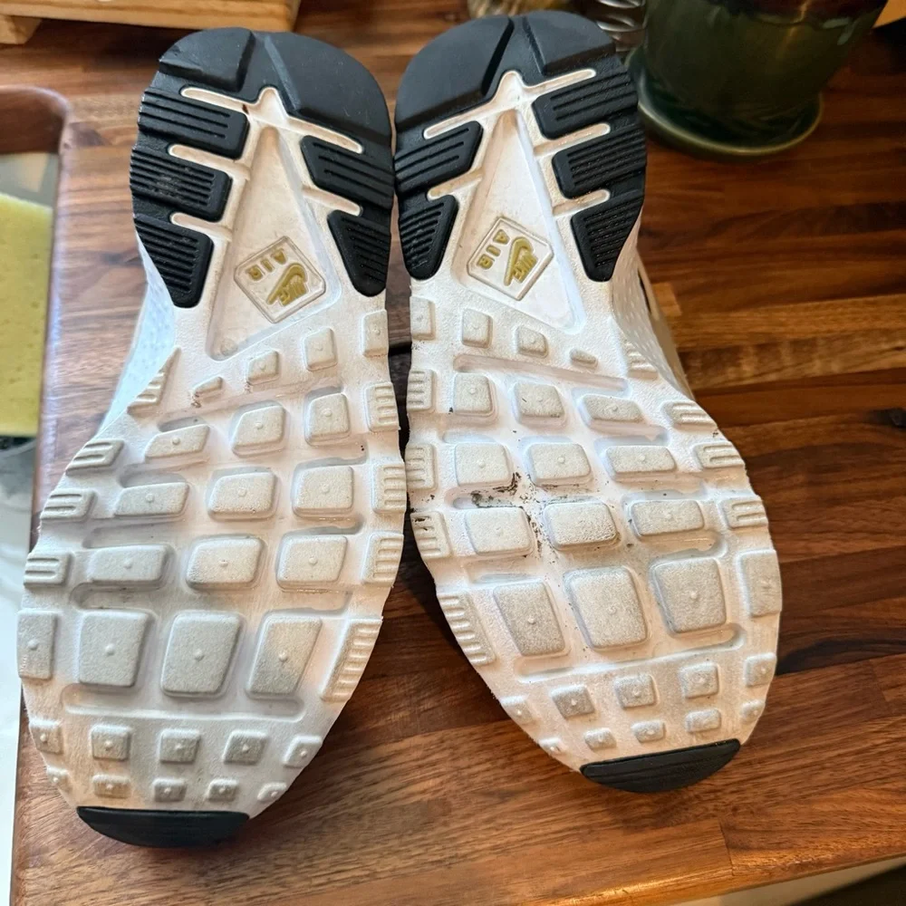 Nike women's‎ huaraches size 8.5