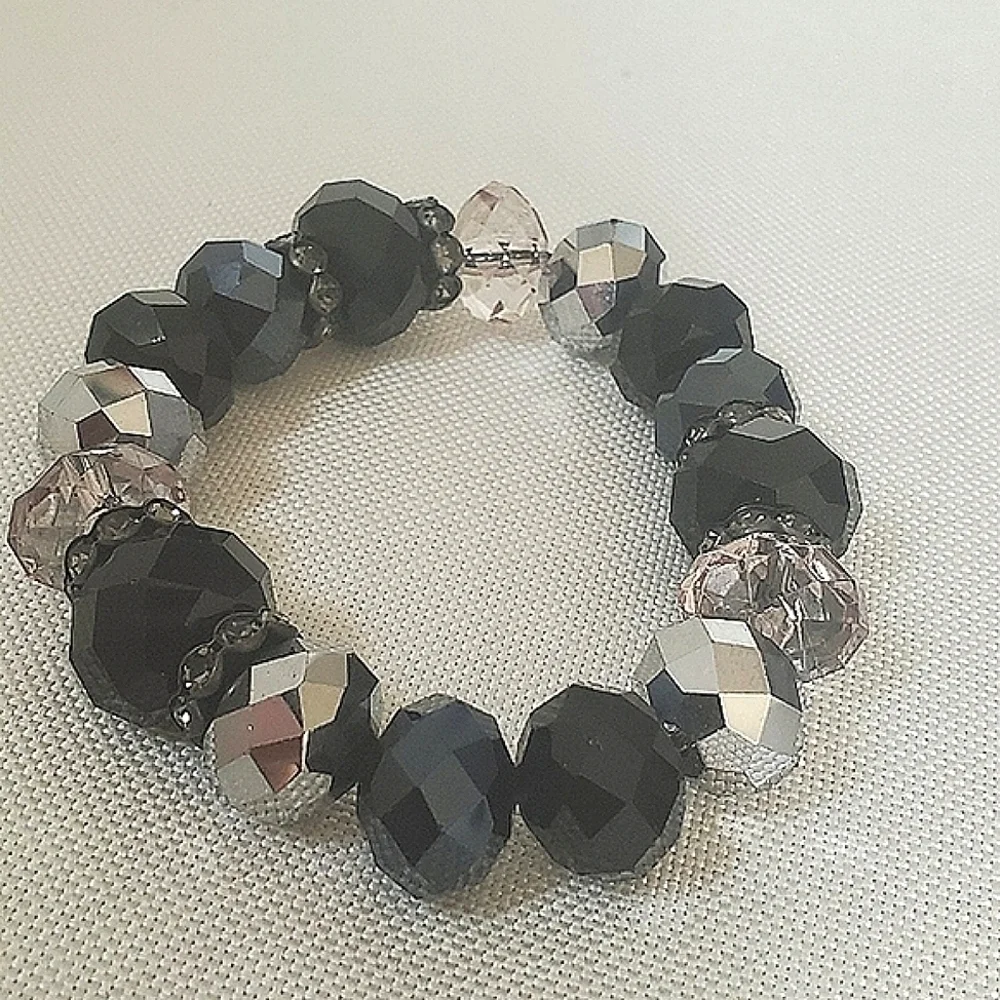 Fashion Crystal Silver tone and Black Bracelet. 🌴