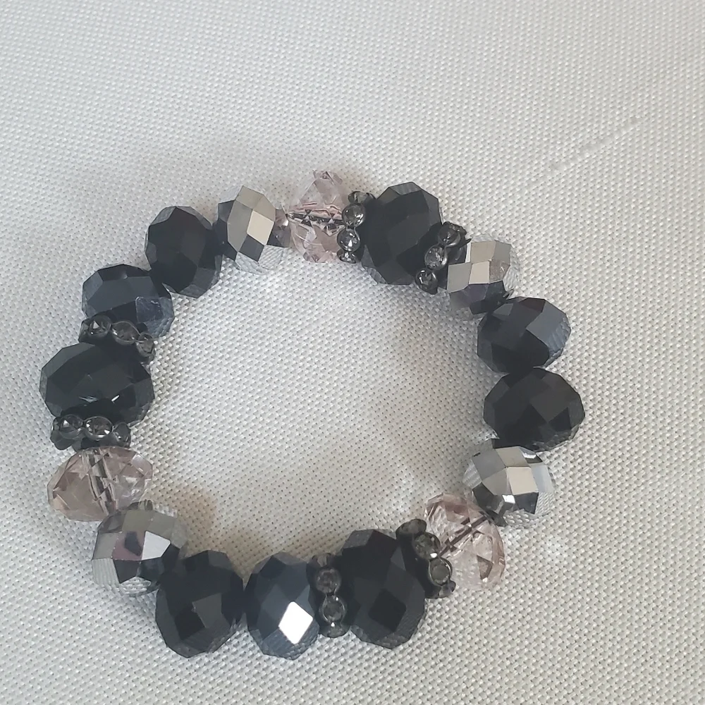 Fashion Crystal Silver tone and Black Bracelet. 🌴
