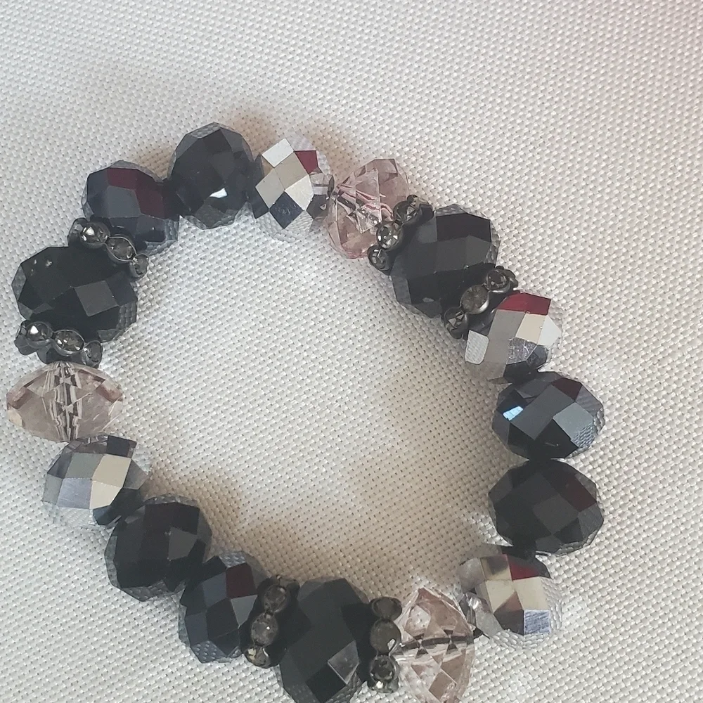 Fashion Crystal Silver tone and Black Bracelet. 🌴