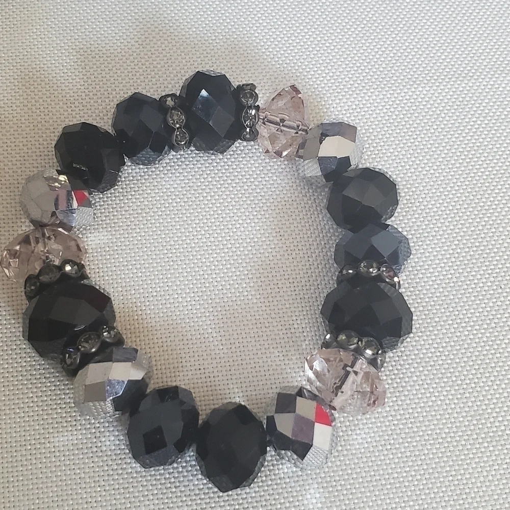 Fashion Crystal Silver tone and Black Bracelet. 🌴