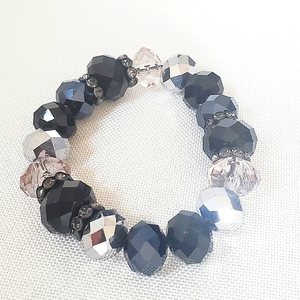 Fashion Crystal Silver tone and Black Bracelet. 🌴