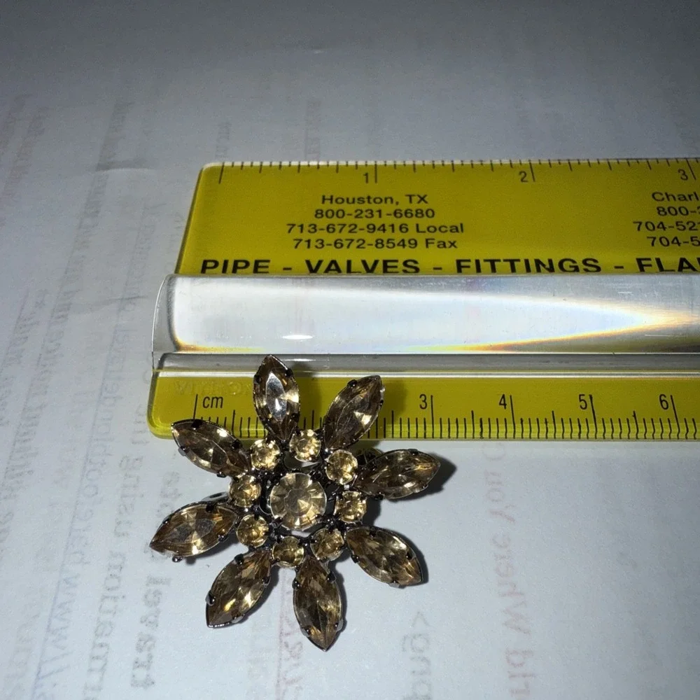 Vintage Black tone Metal Champagne Rhinestones‎ FLOWER Shape Pin Brooch 4896