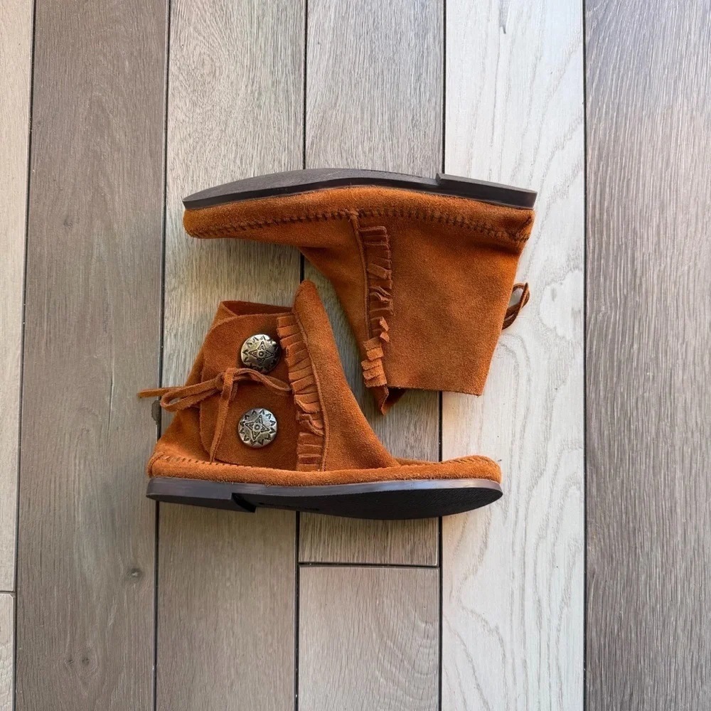 Minnetonka charming moccasins