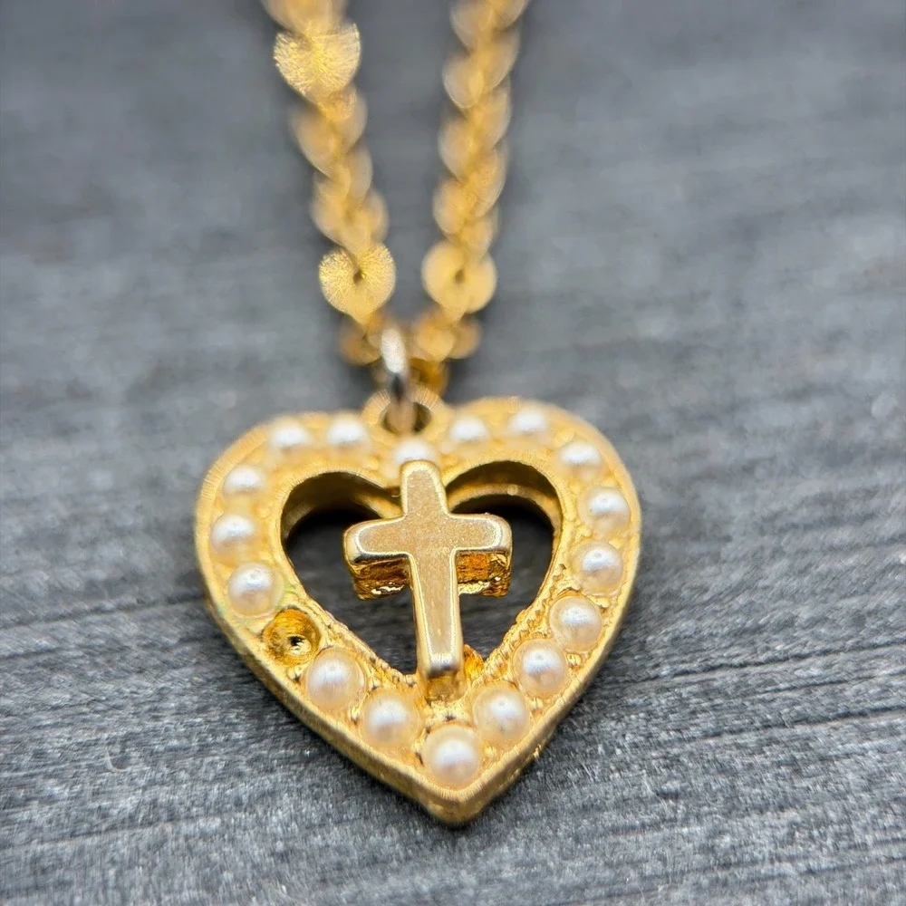 N/A charming gold