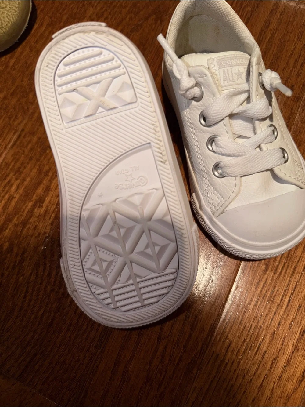 Converse All Stars clean white