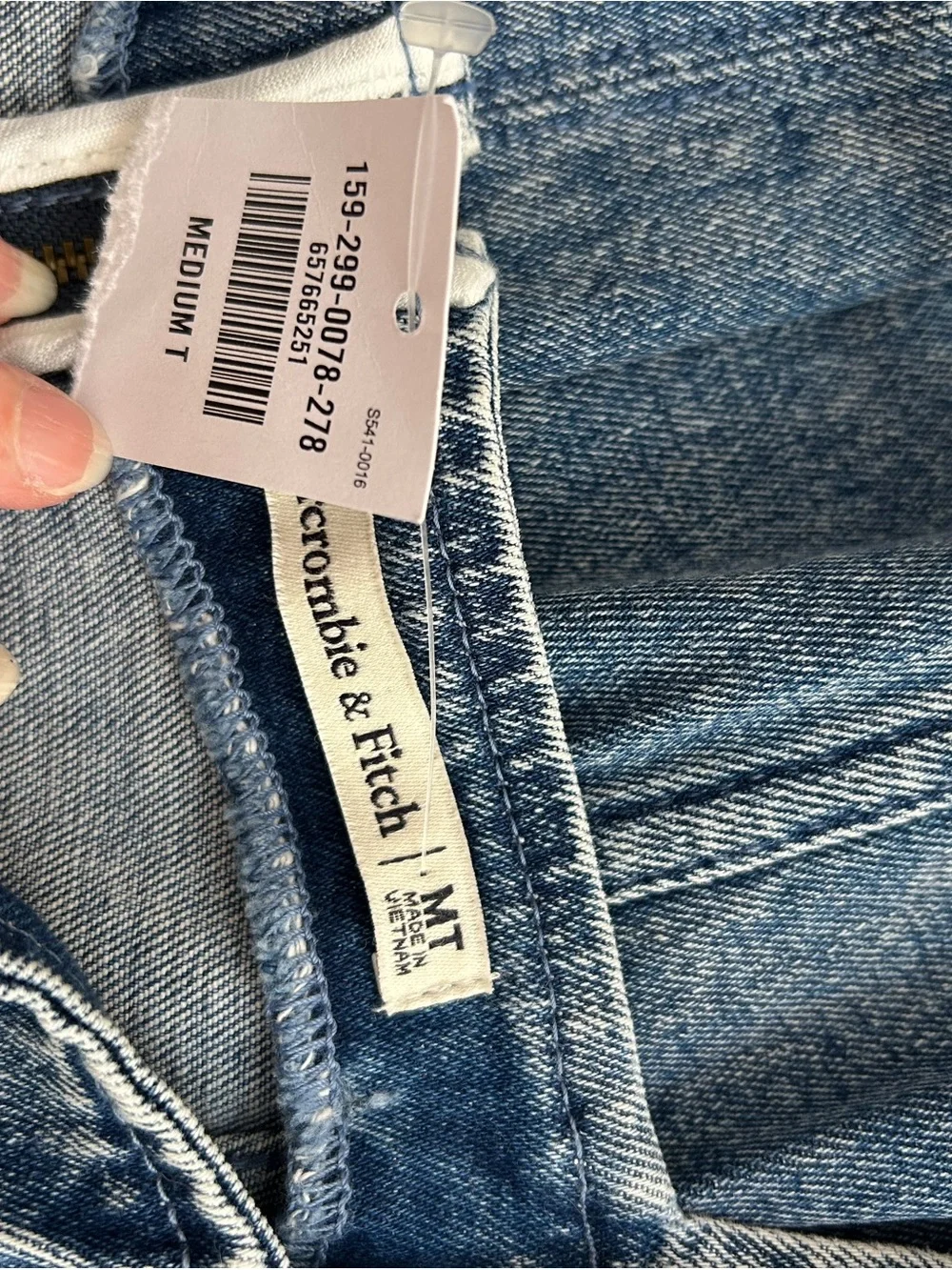 Abercrombie & Fitch slim sleeveless