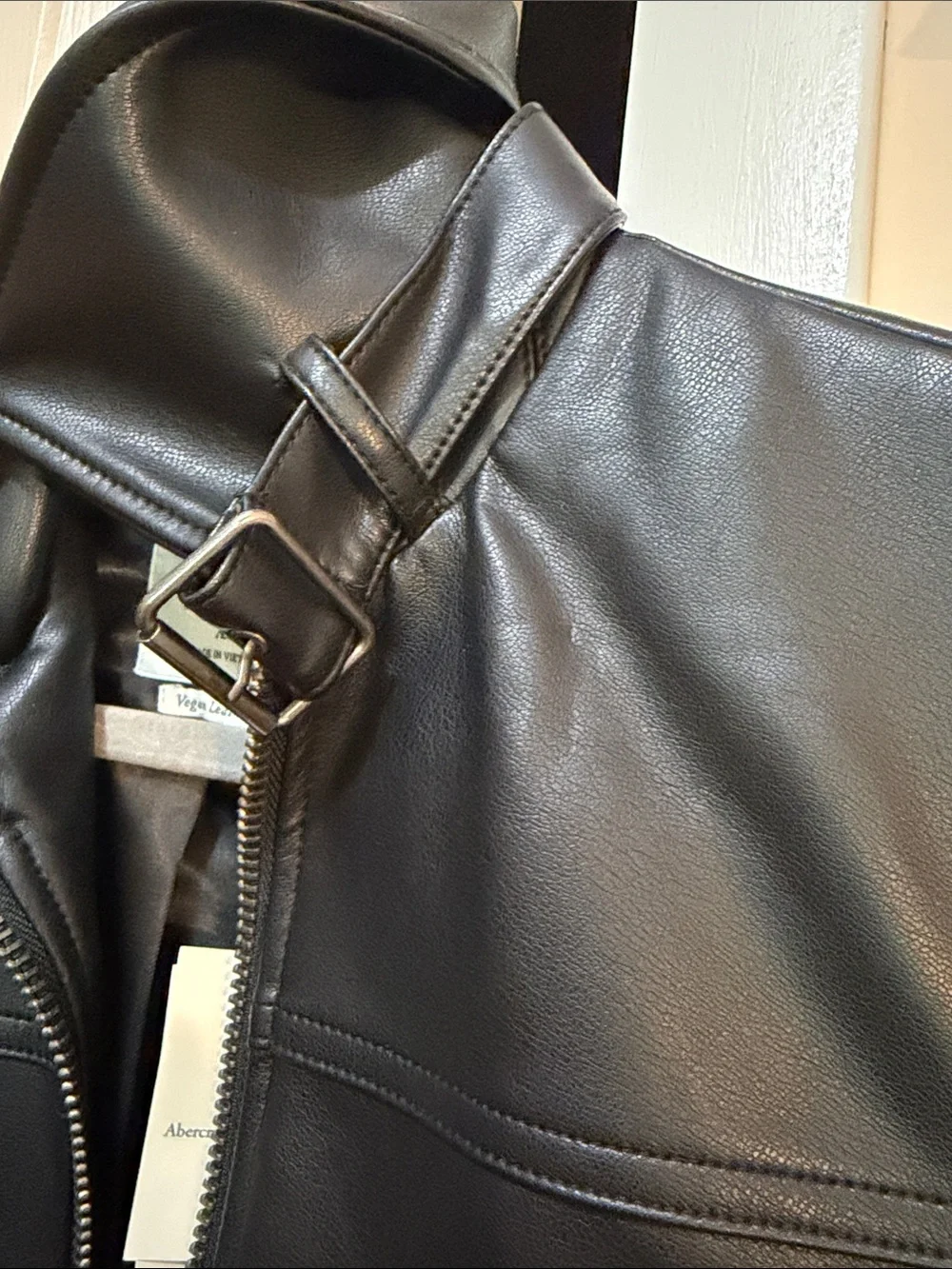 Abercrombie & Fitch sleek faux