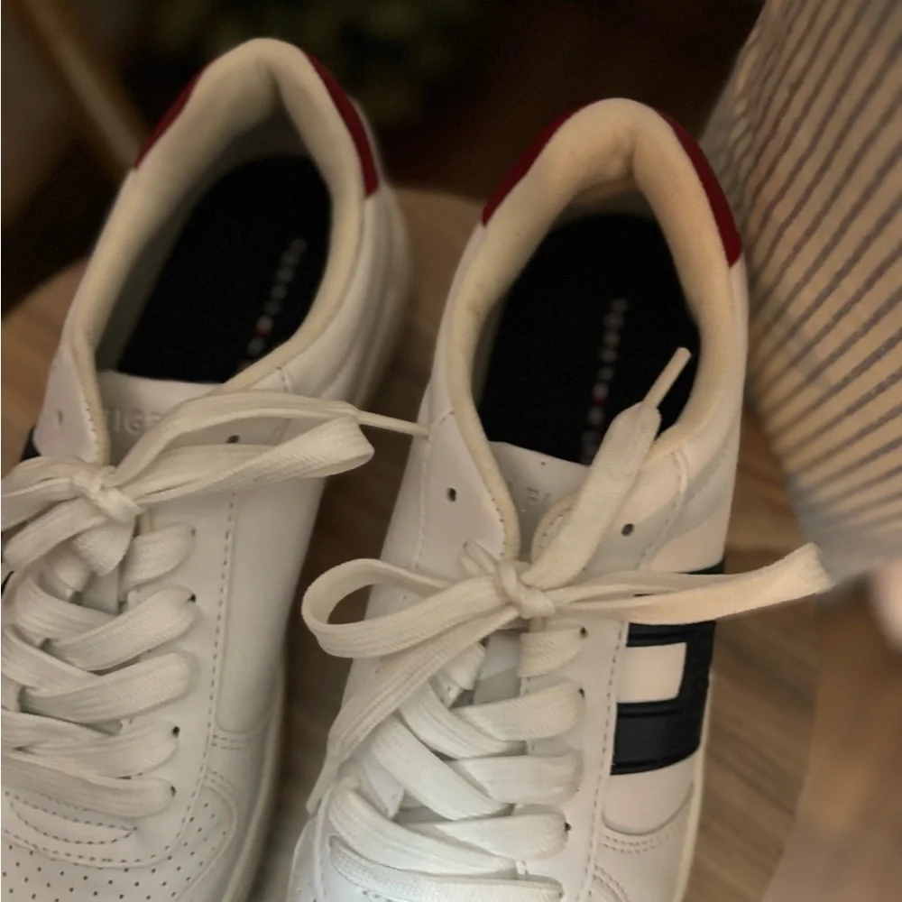 Tommy Hilfiger chic white