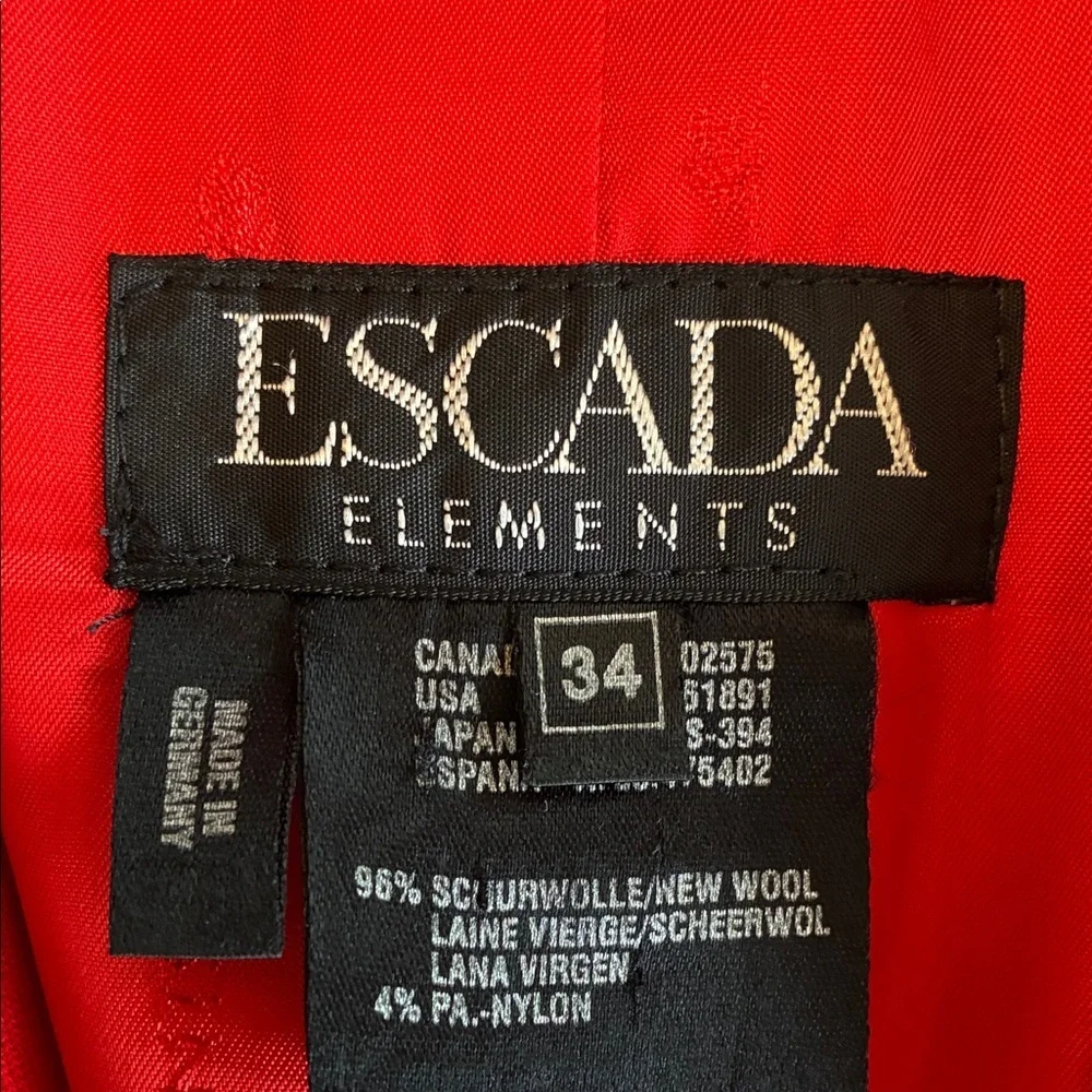 Escada elements classic