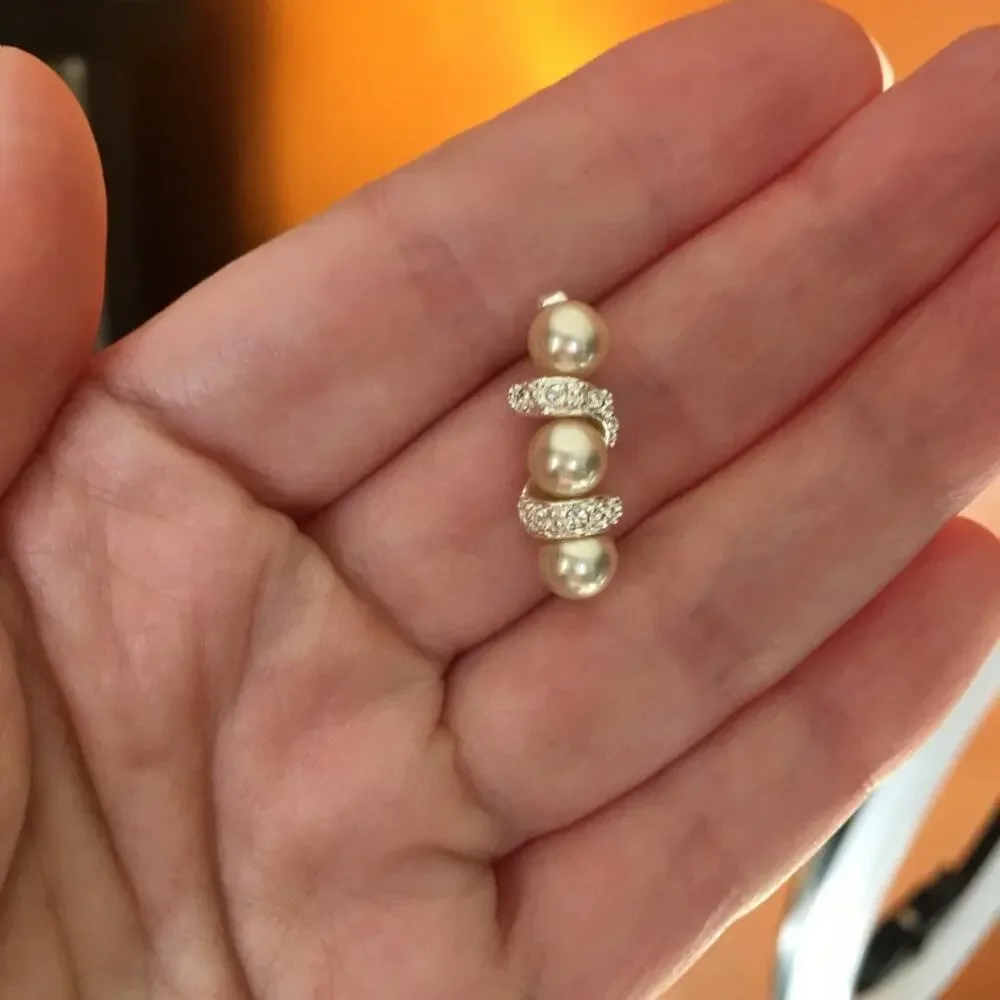 None and/or Unknown faux pearl