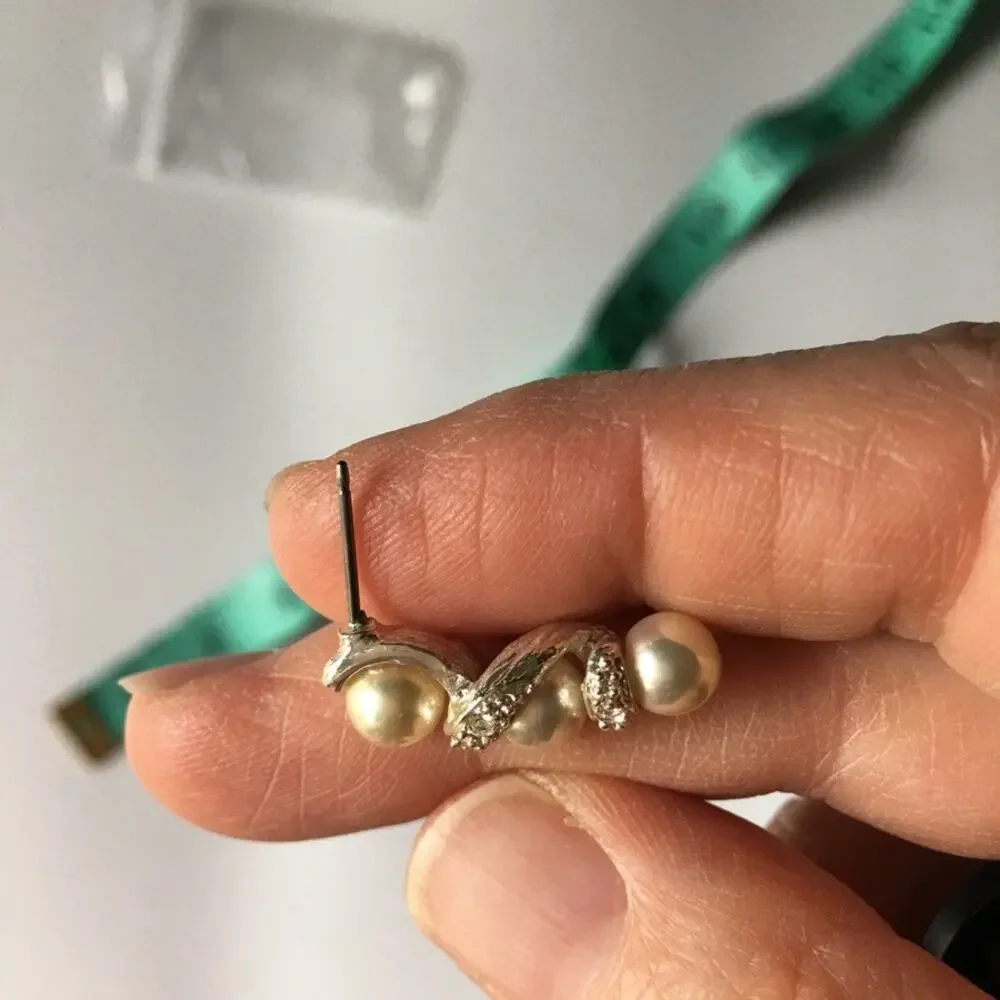 None and/or Unknown faux pearl
