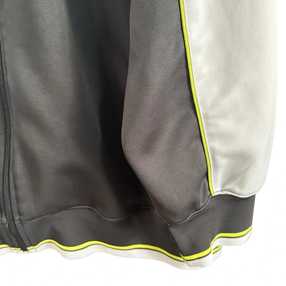 Nike sleeve neckline minor