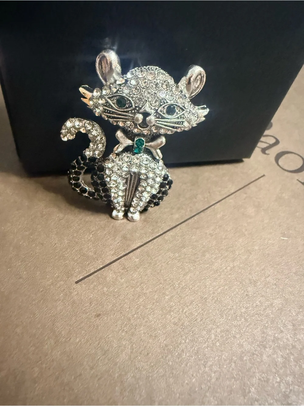 Dapper cat￼ sparkling silver